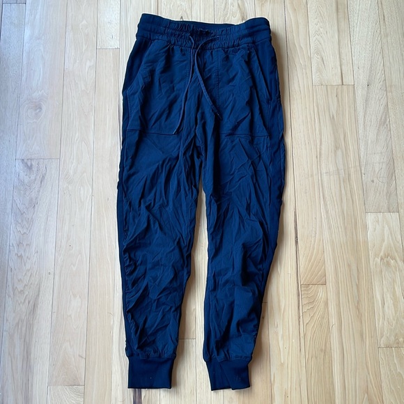 Black Lululemon Joggers Size 4 - Picture 1 of 7